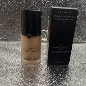 Giorgio Armani Luminous Silk Foundation - Tan#5.2